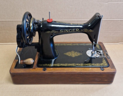 Singer Nähmaschine Modell 1928 mit Holzkoffer