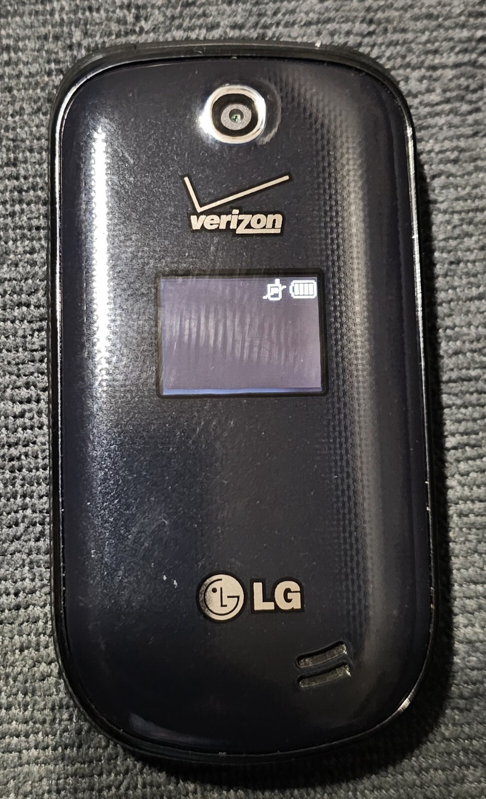 Verizon LG UN170 Black Flip Phone Includes Charger