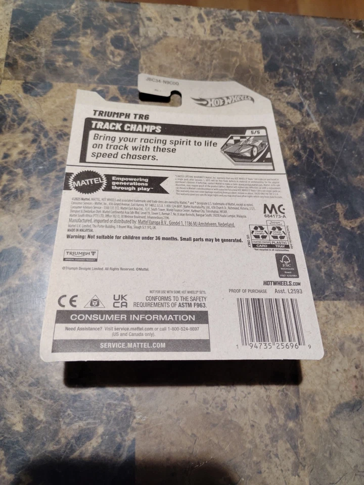 Hot Wheels 2025 Treasure Hunt Triump Tr6 Track Champs Foto 2 de 3