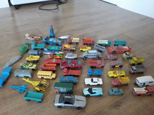 VINTAGE TOY CARS AS SEEN CORGI / LESNEY JOBLOT BUNDLE AS SEEN MATCH BOX ETC