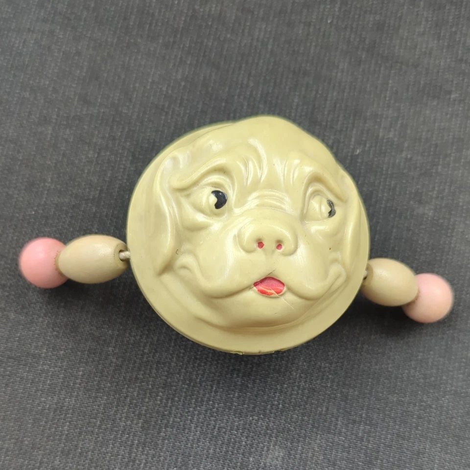 Juguete de sonajero de bebé cara de perro de celuloide de doble cara de 1920 con cuentas colgantes Foto 3 de 4