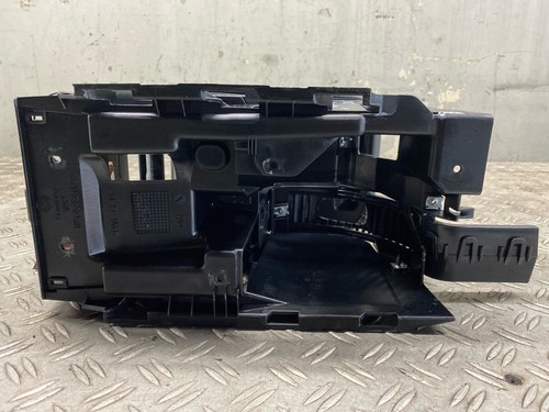 88613 Bracciolo in pelle VW Scirocco III (13) 1K5864251C - Foto 8 di 9