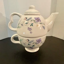 Pfaltzgraff April Pattern Nesting Tea Pot and Mug Set