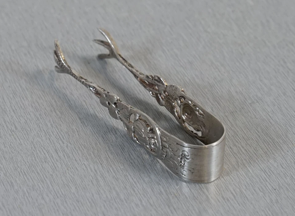 vecchia pinza decorata in argento 800 pinza zucchero piede di corvo decoro... - Immagine 3 di 4