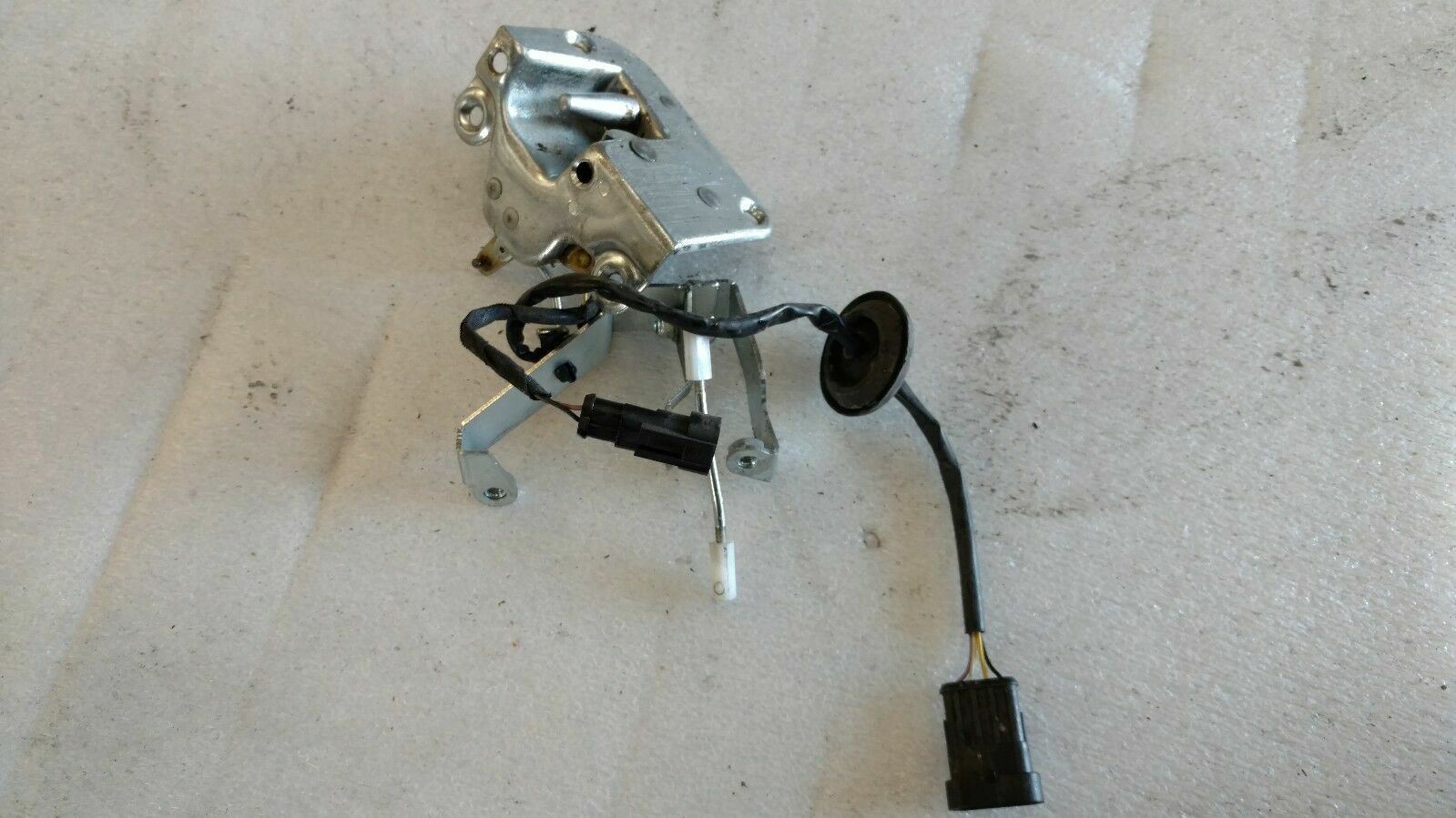 LAMBORGHINI MURCIELAGO ROADSTER RIGHT PASSENGER SIDE DOOR LOCK OEM 417837012