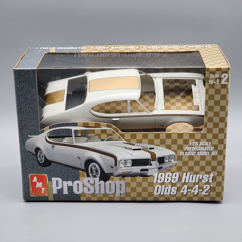 AMT 1/25 Pro Shop 1969 Hurst Olds 4-4-2 Parts Kit Bash Painted Engine ...