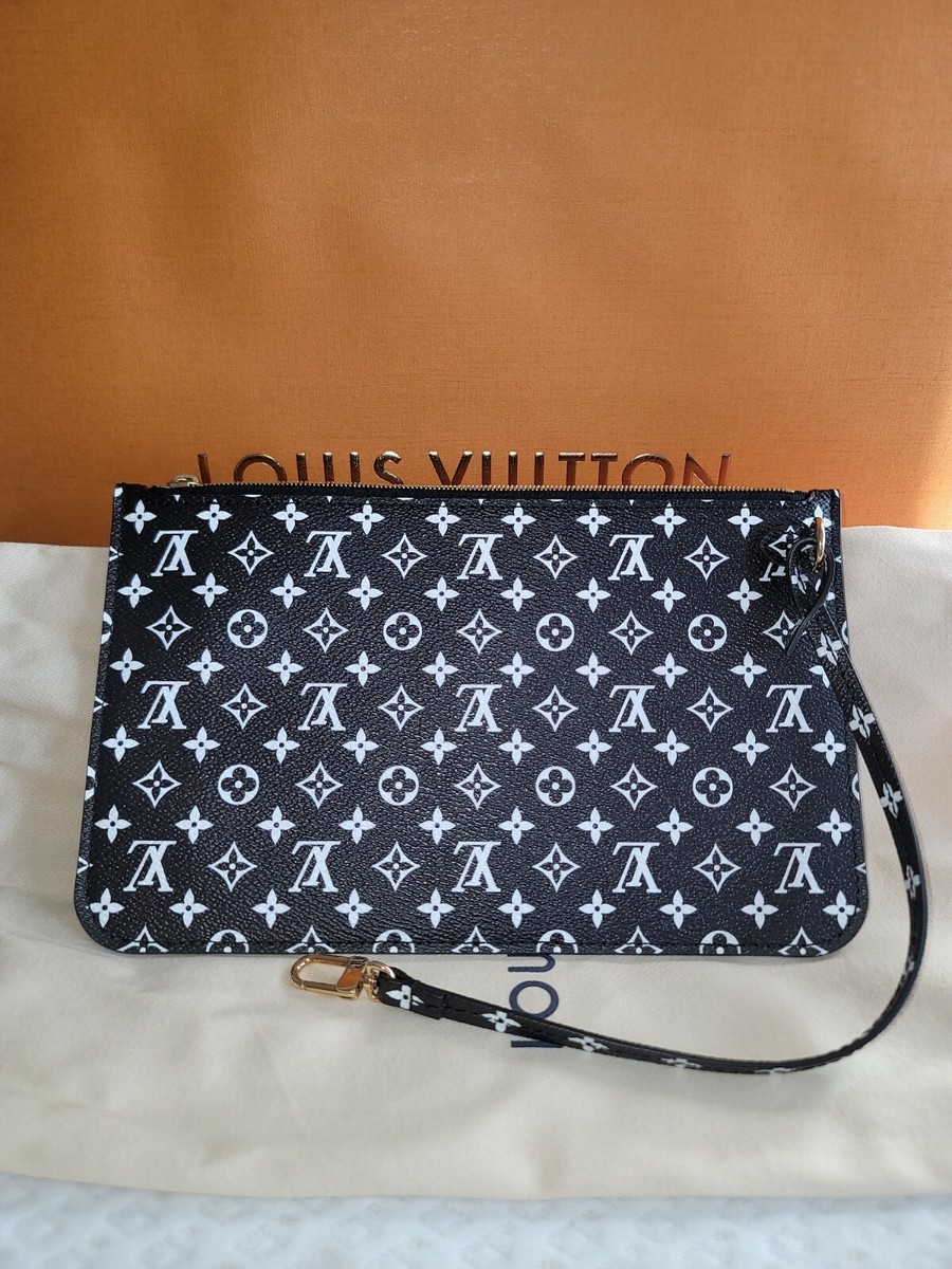 louis vuitton jungle pouch