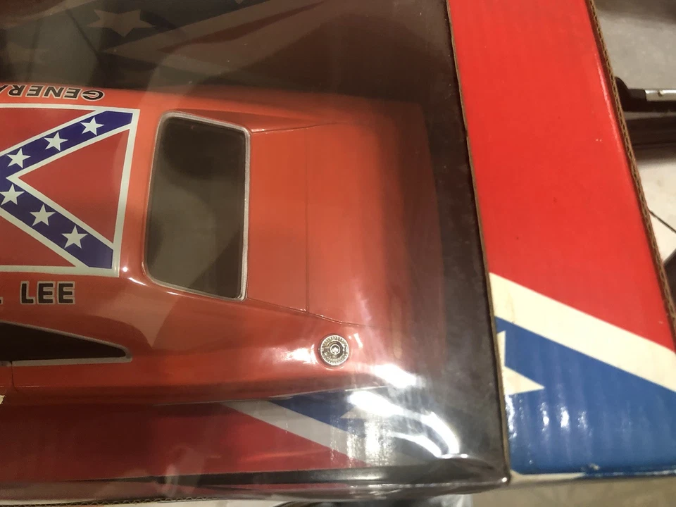 2000 ERTL 7967 The Dukes of Hazzard 1:18 Scale General Lee 1969 Dodge Charger - Image 3 of 4