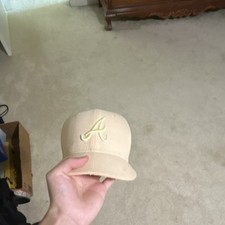 New Era 59FIFTY Atlanta Braves World Series Beige Yellow Fitted Cap Size 7