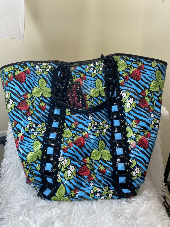 Bolso de Mano Betsey Johnson Betseyville Extra Grande Strawberry Fields Azul/Negro Cebra