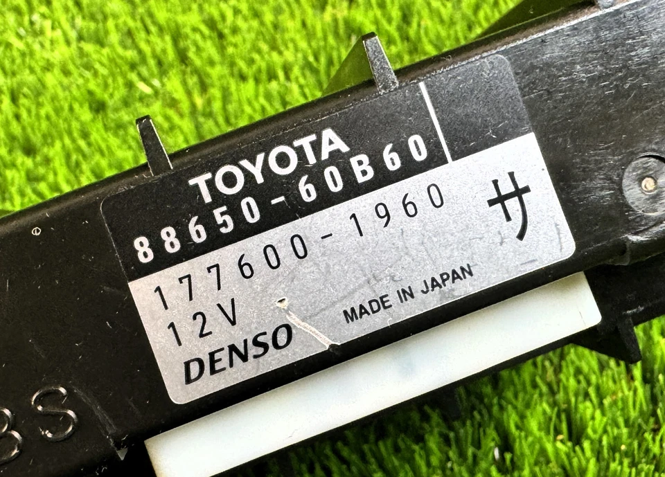 Módulo amplificador aire acondicionado Lexus LX470 2003-2005 88650-60B60 OEM usado Foto 2 de 4