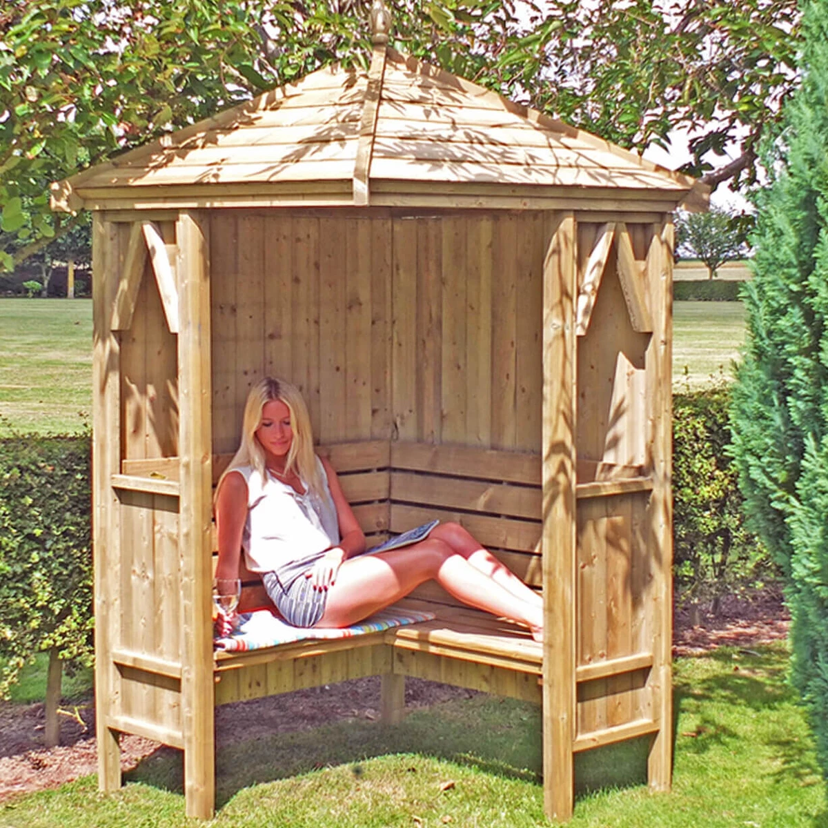 Corner outlet garden seating