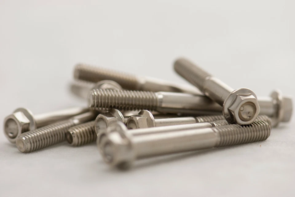 Kit de pernos de motor para Yamaha YZ125 1994-2021 | Niquelado con aspecto Ti Foto 4 de 4