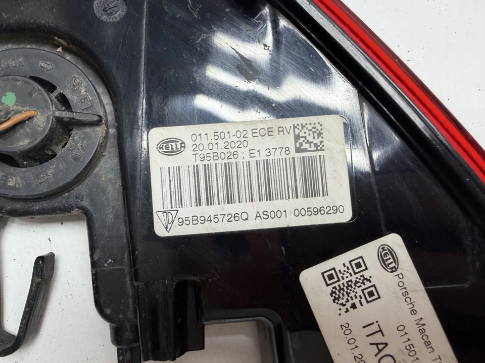 Porsche Macan S 95B Rückleuchte Heckleuchte in Stoßstange rechts 95B945726Q - Bild 4 von 4