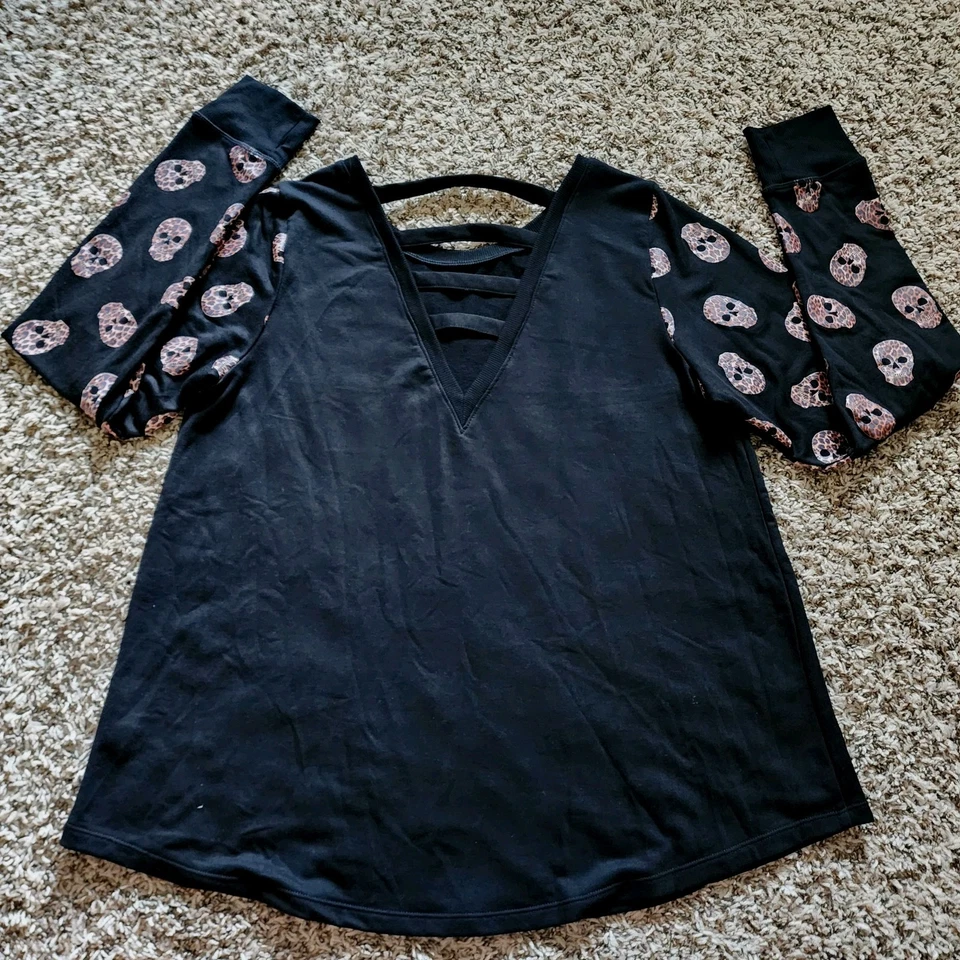 Torrid 1X Black Leopard Skull Sleeve Sweatshirt Strappy Ladder Back Goth NWT - Image 3 of 4