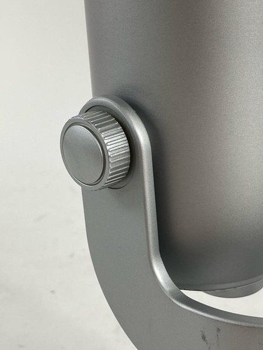 Logitech for Creators Blue Yeti USB Microphone - Photo 6/7