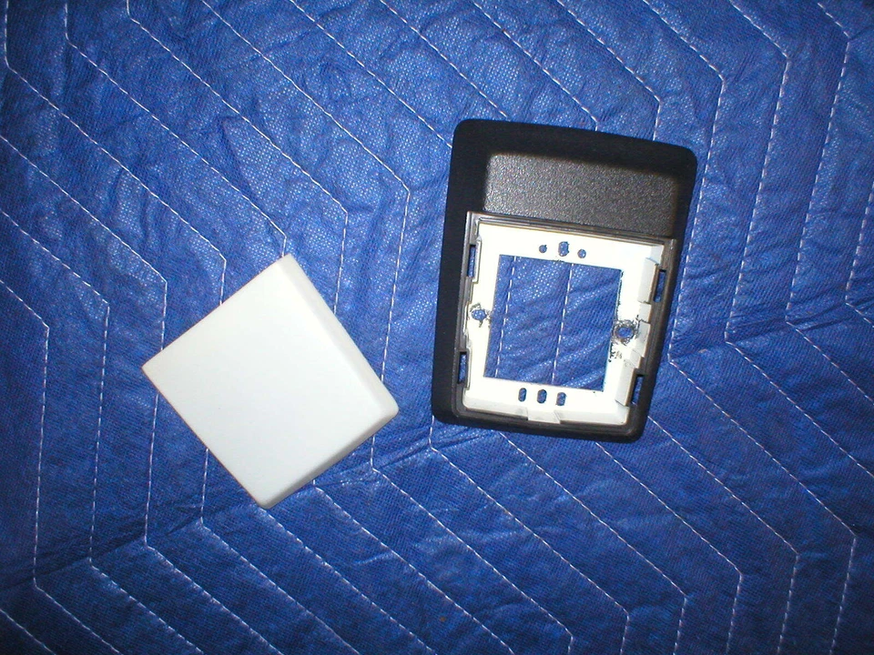 1982-92 CAMARO IROC Z28 FIREBIRD TRANS AM GTA DOME LIGHT + LENSE GM ORIGINAL OEM - Image 2 of 4