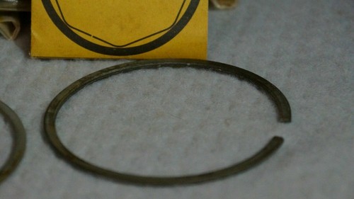 N.O.S Genuine Goetze Chevrolet MT 265 V8 55/57 piston rings set - Picture 3 of 5