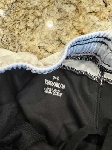 Lot of 3: Unisex Under Armour Athletic Shirts & Shorts HeatGear YMD 10-12 - Picture 10 of 10