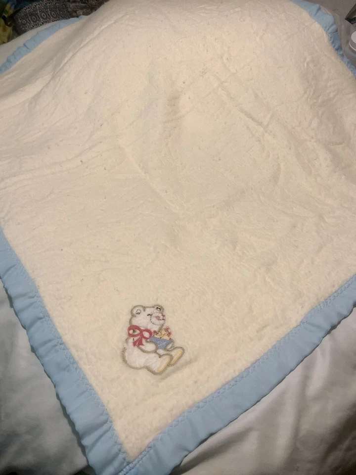 Manta bebé Gerber Always vintage borde satinado bordado oso 36" x 45" EE. UU. Foto 2 de 4