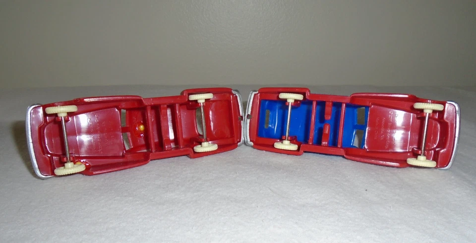 Deluxe Plastic Dimestore Dreams Collection Lot of 2 Retro Streamlined Cars - Image 4 of 4