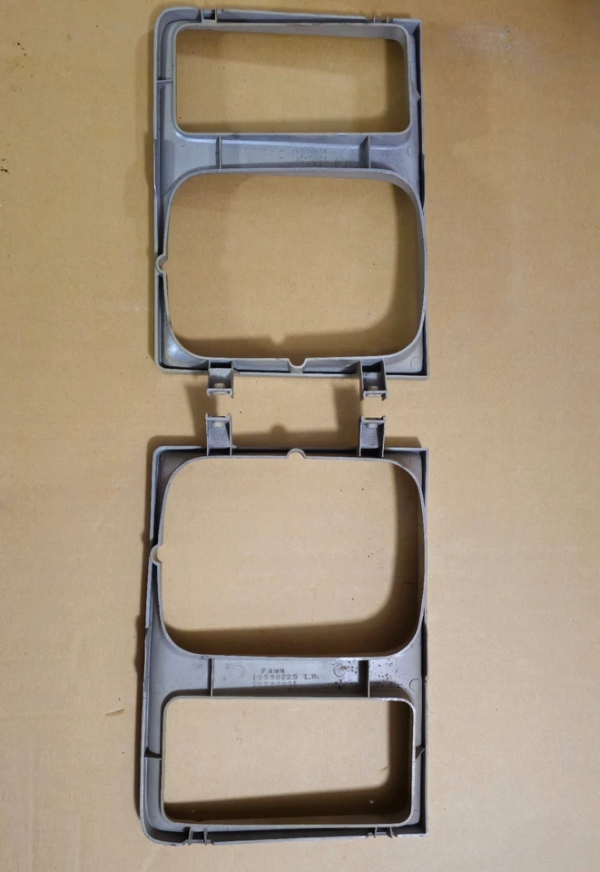 85-88 Chevy Serie C/K Blazer Faro LH y Derecha Lámpara de Estacionamiento Biseles Borde GMC OEM Foto 2 de 4