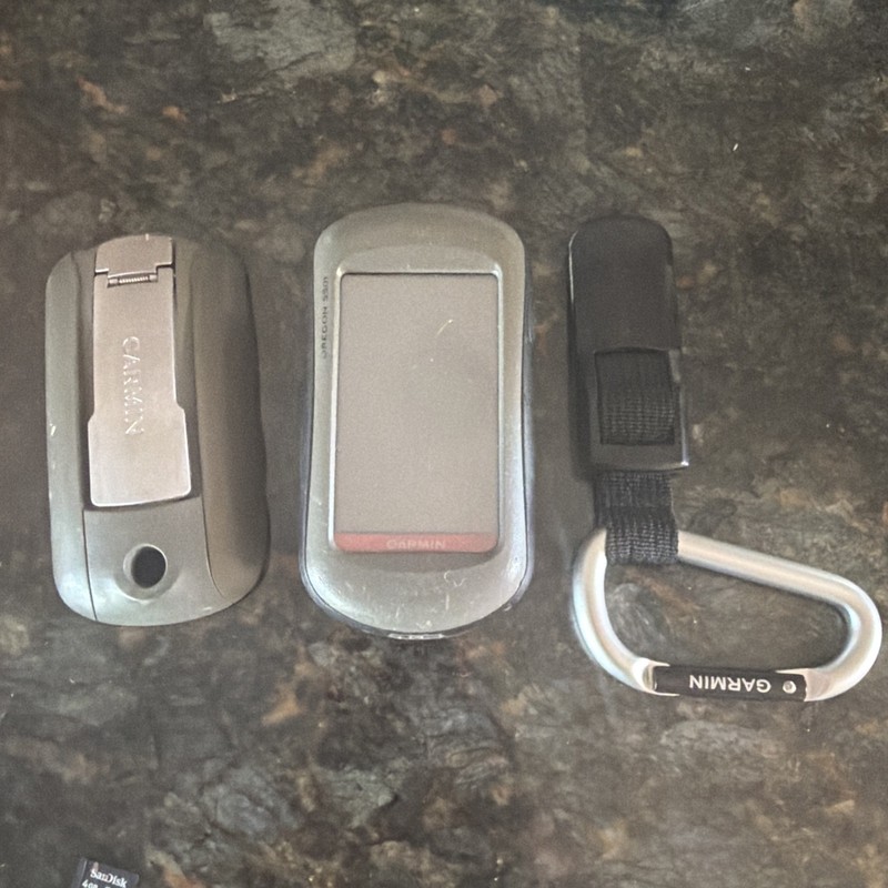 Garmin Oregon 550t Handheld GPS with Camera FOR PARTS