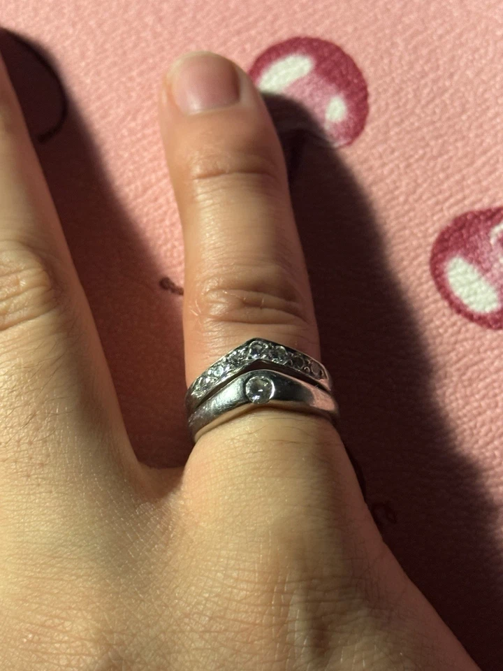 Tiffany And Co Curved 7 Diamond Band. Platinum. Heart Ring. Tiffany And Co. - Image 4 of 4