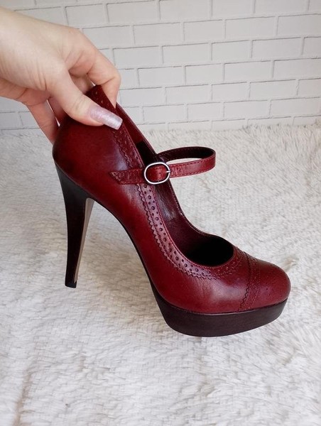 Women Carvela Heels Burgundy Leather 39