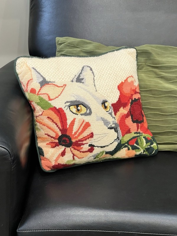 1980 “Feline In Poppies” Wool Needlepoint Pillow VTG Handmade  11x12”Green Back