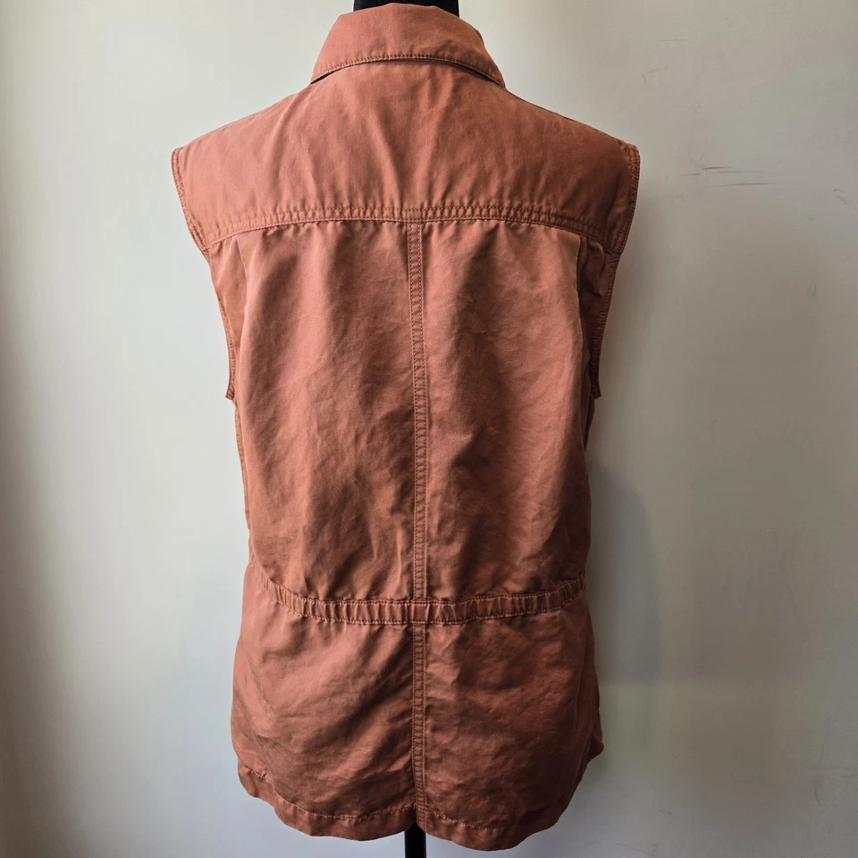 Chaleco pequeño Fossil para mujer de mezcla de algodón y lino cargo utilitario con cremallera y botones Foto 3 de 4