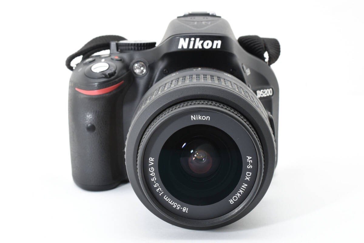 Nikon D5200 AF-S DX NIKKOR 18-55mm 1:3.5-5.6 G VR Digital SLR