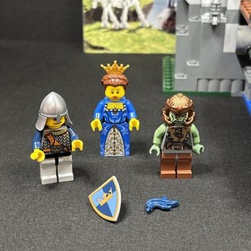 Lego Castle Drawbridge Defense 7079 w/book - near complete minus a few figs