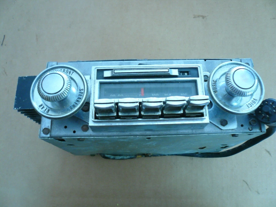 Oldsmobile Cutlass 442 1970 1971 1972 radio AM/FM con perillas 7312303 03AFM2 - OEM Foto 3 de 4