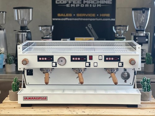 3 GROUP LA MARZOCCO LINEA CLASSIC AV ESPRESSO COMMERCIAL COFFEE MACHINE - WHITE - Picture 2 of 8