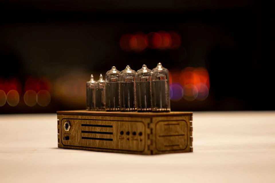 Nixie tube clock IN-14+IN-16 RGB table desk retro old vintage clock for bedroom - Image 4 of 4