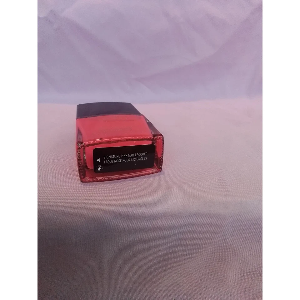 Esmalte de uñas rosa Victoria's Secret Signature 0,37 fl oz Foto 2 de 2