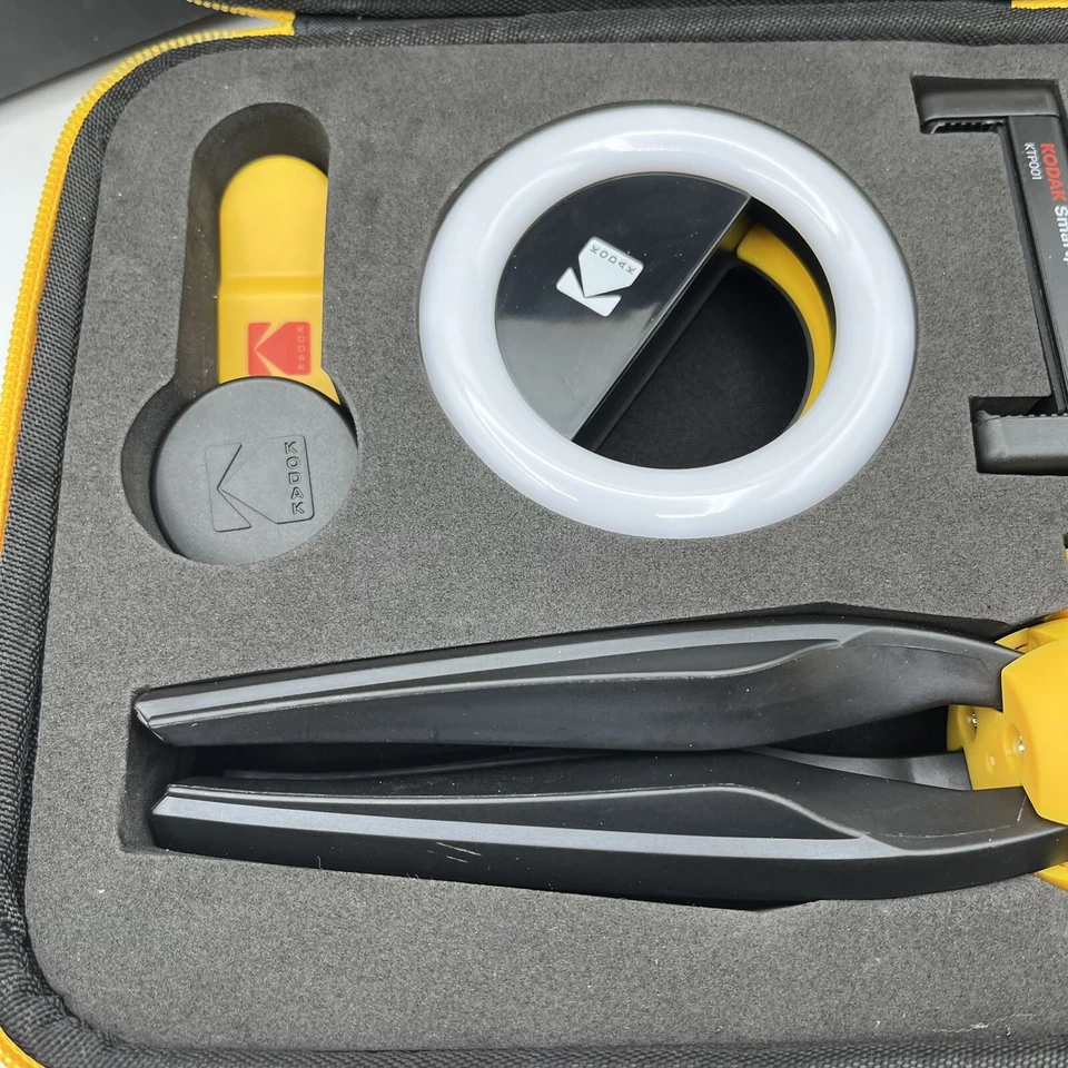 Фотографический комплект для смартфона Kodak — 2 макро- и широких объектива, свет и штатив в чехле - Изображение 2 из 4