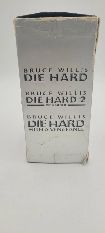 Die Hard Trilogy VHS Box Set Bruce Willis 3 Tapes Pre-owned. Less than Mint Box Foto 4 de 4