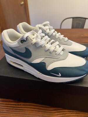 NIKE AIR MAX 1 LV8 WHITE-DARK TEAL GREEN MENS SZ 9 DH4059-101. No Box
