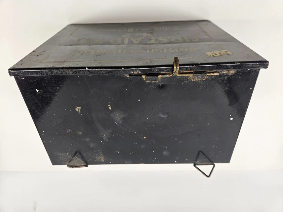 Vintage Metal First Aid No.2 By Johnson And Johnson with Bandages - Image 3 of 4