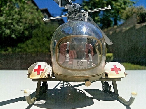 Corgi Bell H-13 Sioux US Army M.A.S.H Helicopter Korea 1951 Die-cast 1:48 Scale - Picture 9 of 12