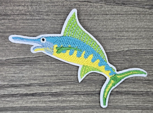 MARLIN AZUL VERDE AMARILLO MARINO ANIMAL MARINO AVENTURA OCÉANO HIERRO EN PARCHE - Imagen 2 de 2