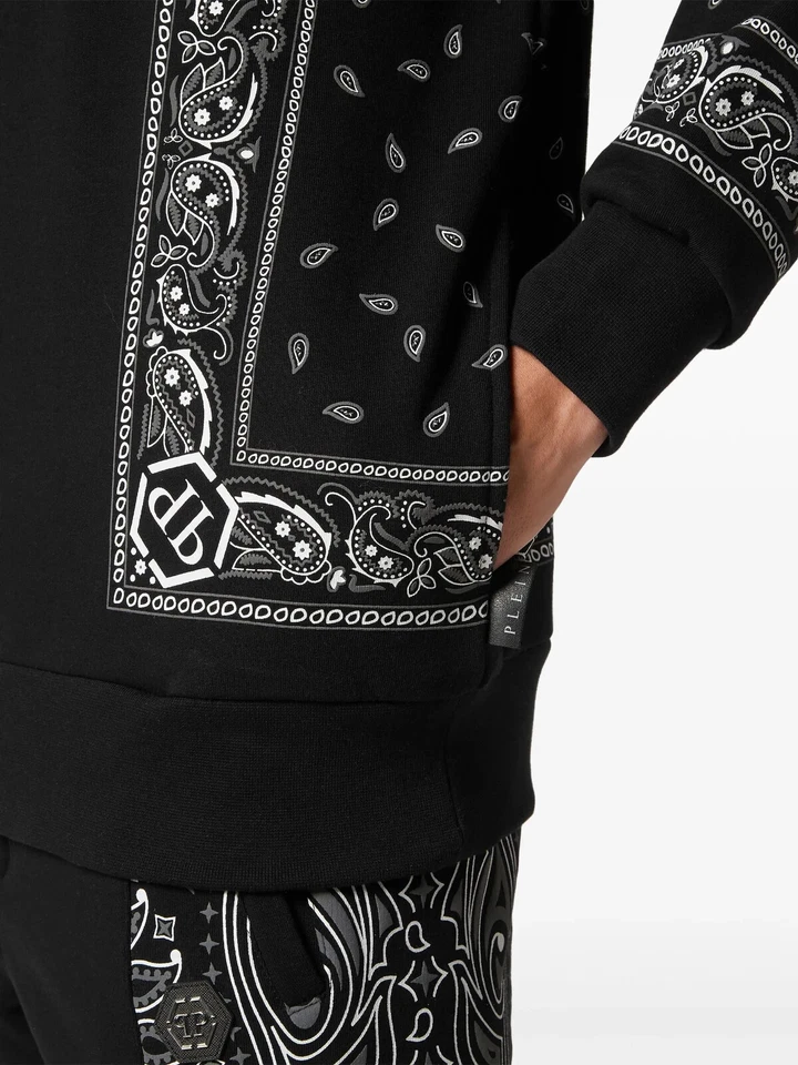 PHILIPP PLEIN Sudadera con Capucha Paisley Bandana Negra Talla L Precio de venta sugerido por el fabricante $1550 $ Foto 2 de 4
