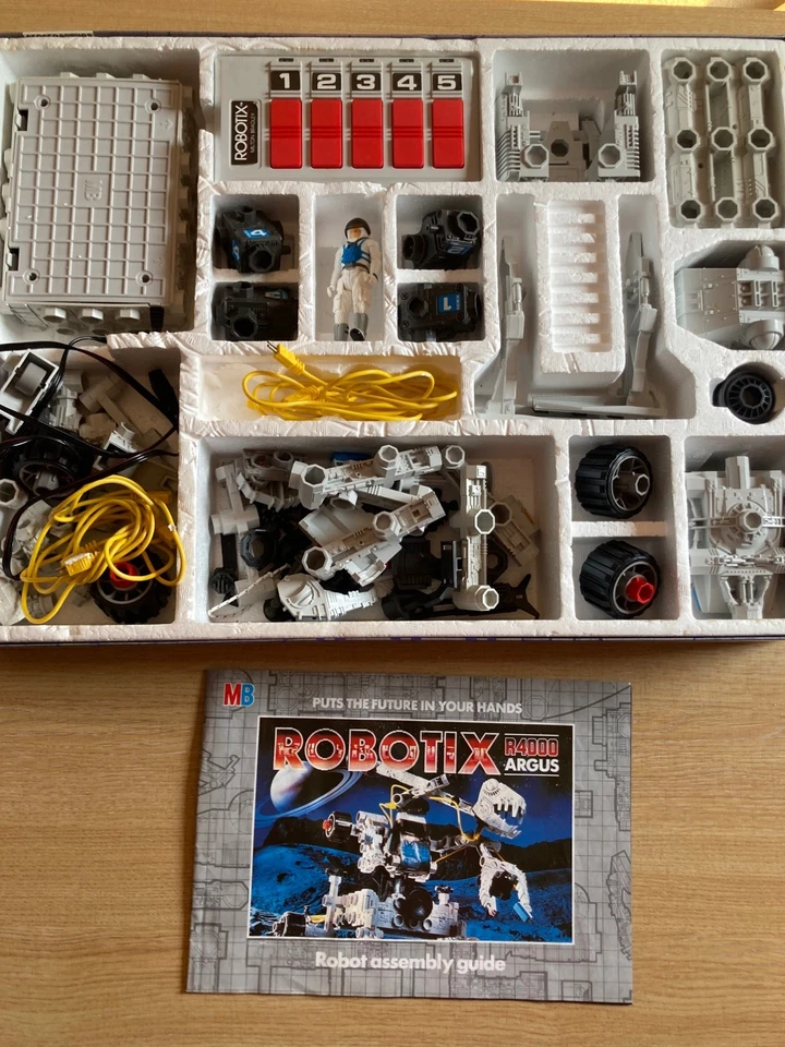 Robotix R4000 Robot 2 sets by MB Games. Vintage 1986 mixed sets joblot bundle - Image 2 of 4