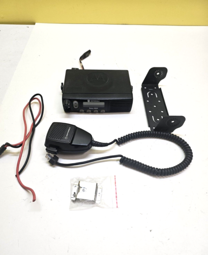 Motorola Radius CM300 146-174 MHz 25w VHF Two Way Radio W Mic AAM50KNF9AA1AN