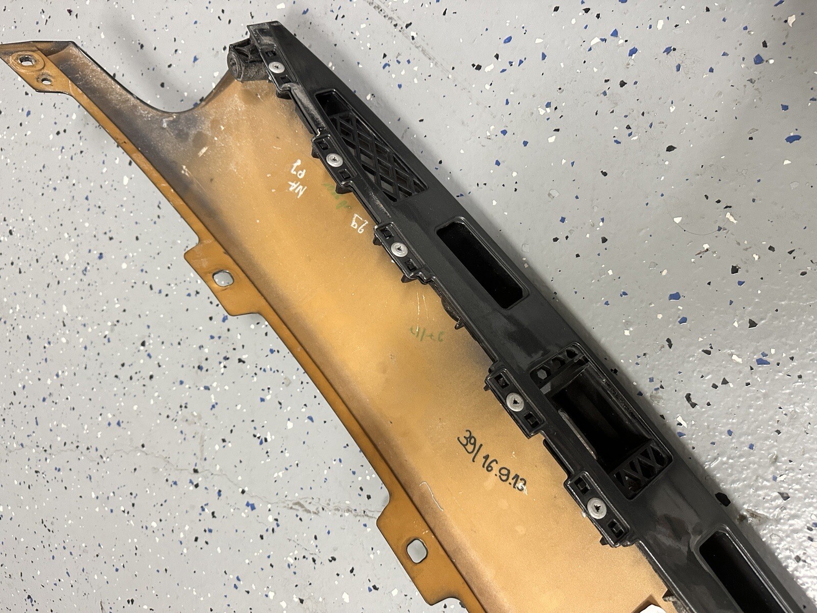 2010-2015 AUDI R8 REAR UPPER COVER OEM USED *DC488