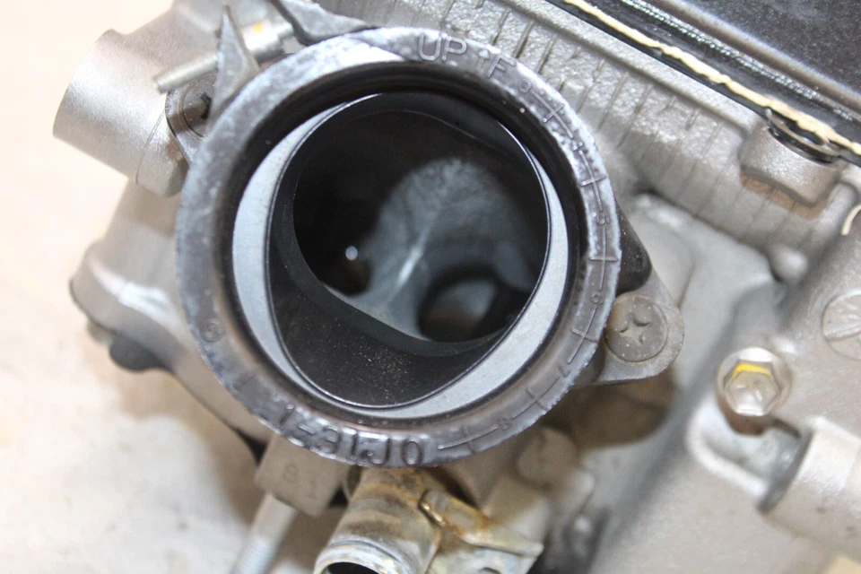 14-16 SUZUKI VSTROM 1000 DL1000A ABS OEM MOTOR DELANTERO EXTREMO SUPERIOR CULATA Foto 3 de 4