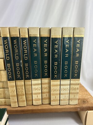 World Book Encyclopedia Set A-Z 1961, 62-72 Year Books and