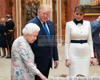 PRESIDENT DONALD TRUMP, MELANIA AND QUEEN ELIZABETH II 2019 - 8X10 PHOTO (SP068)